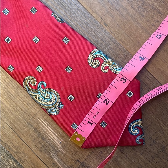 ❤️100% Silk Red Paisley Necktie - Picture 8 of 9